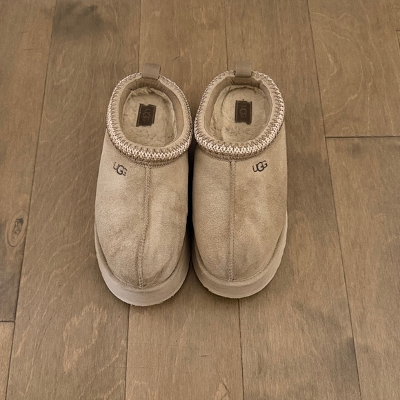 UGG Tazz Platform- Beige - Picture 2 of 2